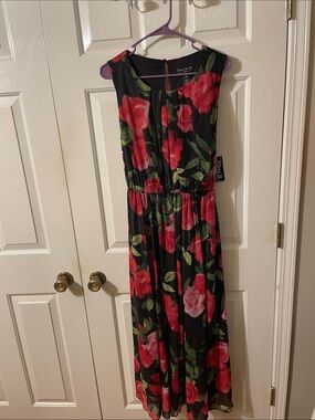 Womens Black Maxi Dress with Red Floral Print. Size 14W. NWT